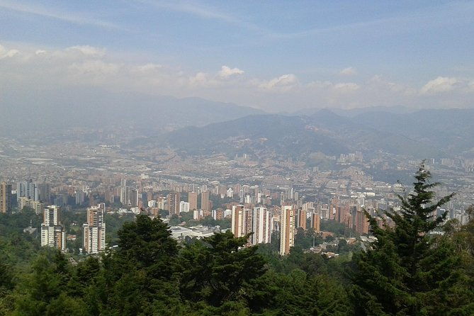 private-airport-pickup-service-in-medellin-for-you-and-your-group