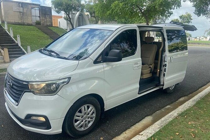 private-airport-transfer-service-to-and-from-uvero-alto
