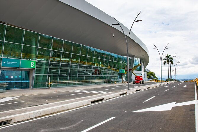 private-arrival-or-departure-transfer-matecana-int-airport-2