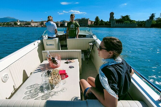 private-boat-tour-and-wine-tasting-in-lazise