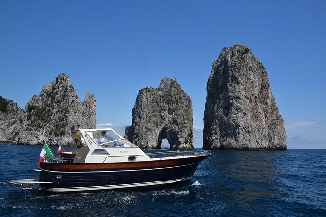 private-boat-tour-to-capri-from-amalfi