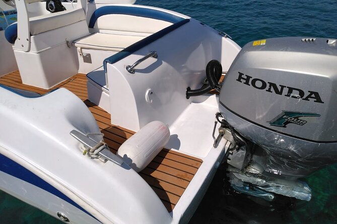 private-boat-tour-to-red-rocks-and-paklinski-islands