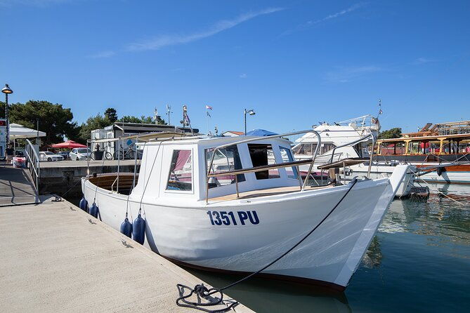 private-boat-tour-with-captain-in-medulin