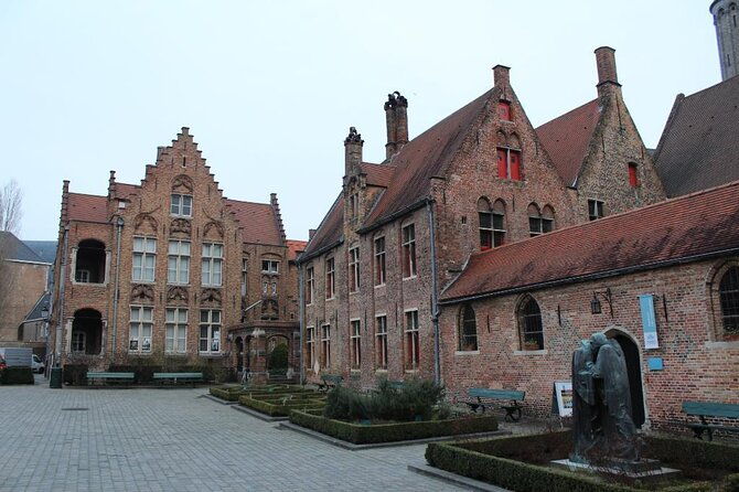 private-bruges-iconic-sites-and-chocolate-tasting-tour