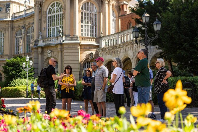 private-buda-castle-walking-tour-with-cake-and-matthias-church