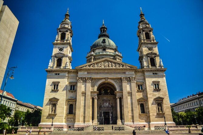private-budapest-christmas-market-tour-with-chimney-cake-mulled-wine
