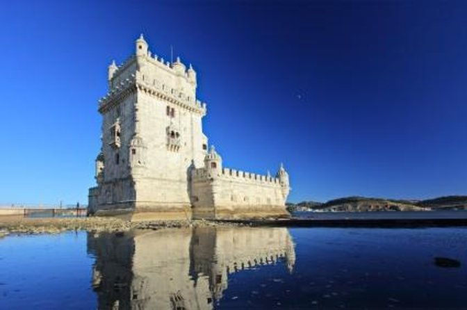 private-catamaran-tour-lisbon-coast-cruise-with-barbecue-and-drinks