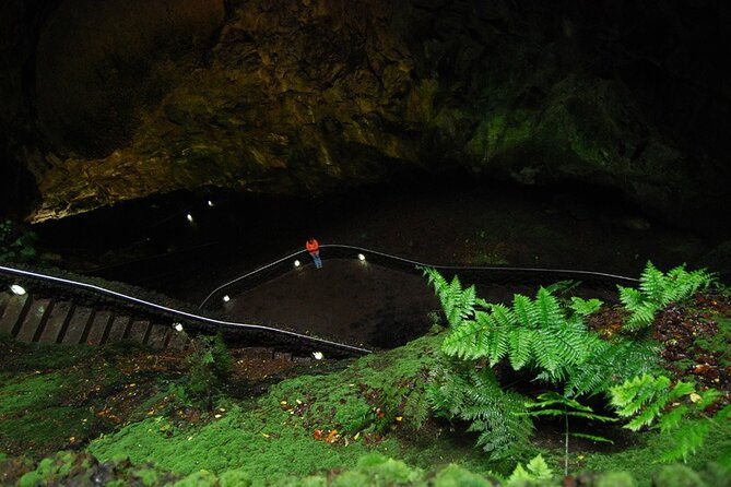 private-caves-tour-with-a-geologist-2