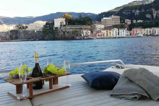 private-cruise-around-capri-yacht-50