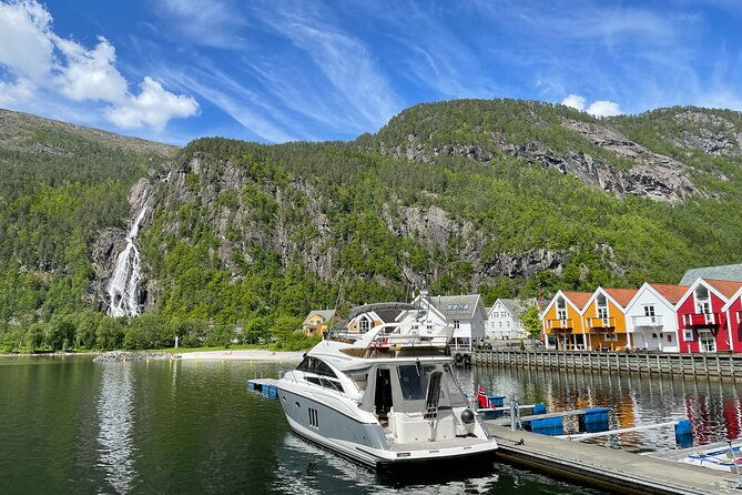 private-cruise-fjord-and-waterfalls-cruise-to-modal-mostraumen