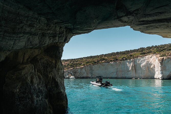 private-cruise-with-speedboat-kleftiko-sarakiniko-sykia-cave-3