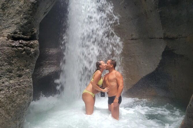 private-fresh-water-lake-waterfalls-and-hot-springs-excursion