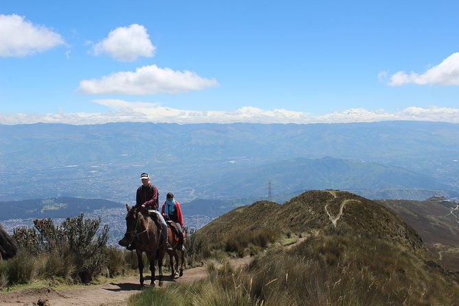 private-half-day-cable-car-and-horseback-tour-above-quito