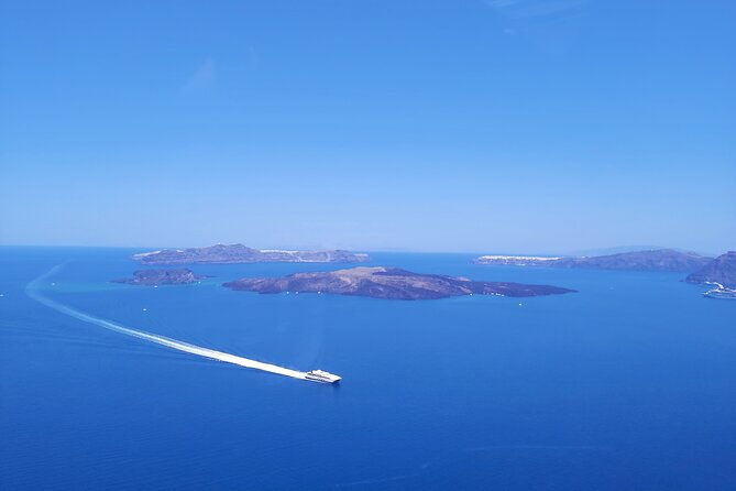 private-helicopter-tour-santorini-20-minutes-up-to-4-passengers