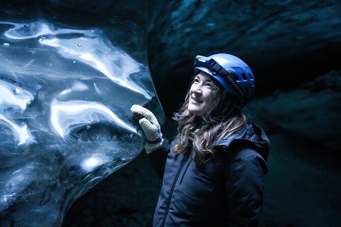 private-ice-cave-tour-in-vatnajokull-with-photographer