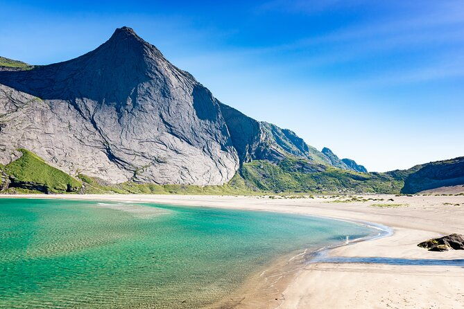 private-kayak-hike-to-bunes-beach