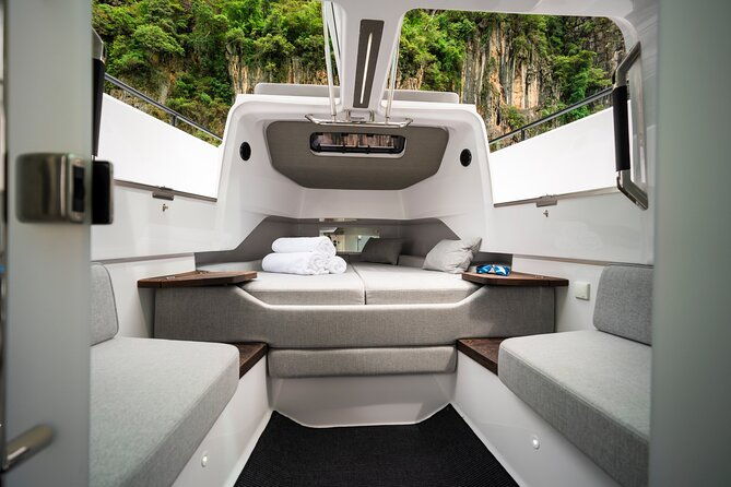 private-luxury-boat-tour-from-paros-to-sifnos