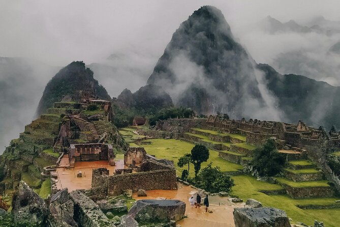 private-machu-picchu-guided-tour-from-aguas-calientes