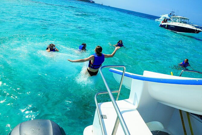 private-party-boat-snorkeling-sandbar-excursion-with-open-bar