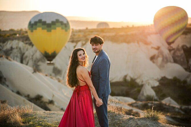 private-photoshoot-with-balloons-in-cappadocia