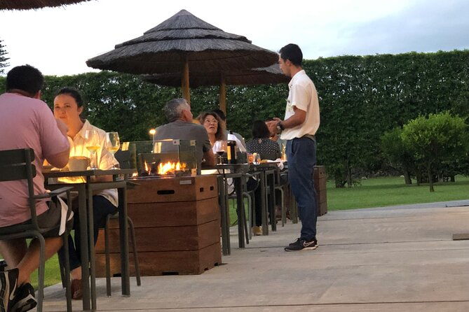 private-pineapple-wine-tasting-and-tour
