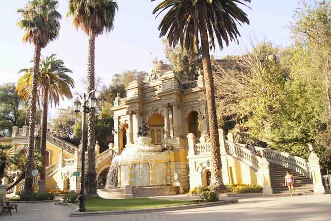 private-small-group-walking-tour-santiago