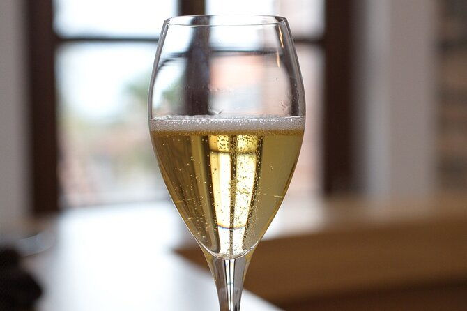 private-sparkling-wine-tasting-in-istria