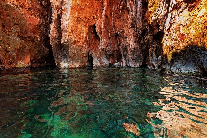 private-speed-boat-tour-of-hvar-south-shore-pakleni-islands