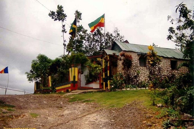 private-tour-ocho-rios-or-runaway-bay-to-9-mile-bob-marley-birth-resting-place