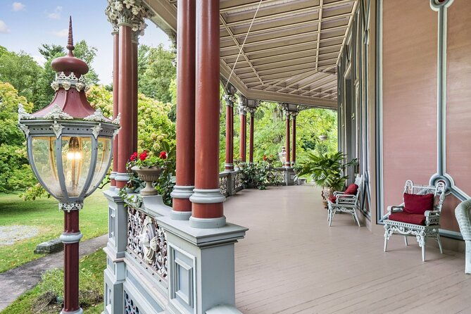 private-tour-of-the-armour-stiner-octagon-house-in-new-york-2