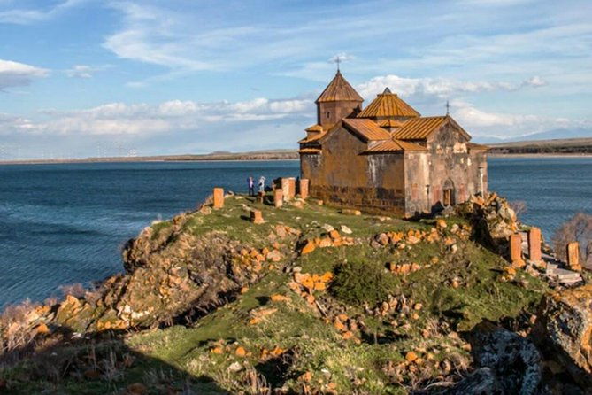 private-tour-to-khor-virap-areni-winery-noravank-selim-pass-hayravank