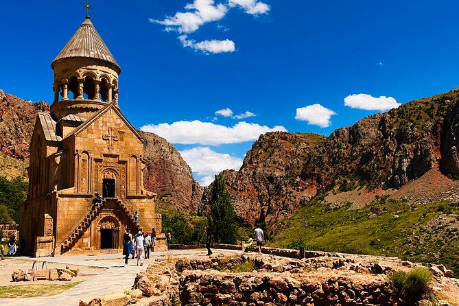 private-tour-to-khor-virap-areni-winery-noravank