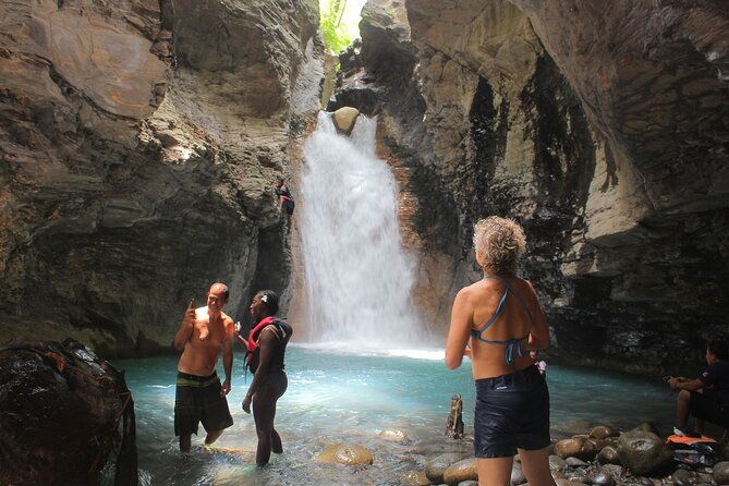 private-tour-to-la-leona-waterfall-with-lunch-included