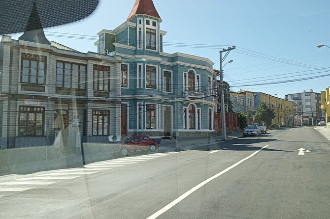 private-tour-valparaiso-and-vina-del-mar-wine-shop-in-white-house