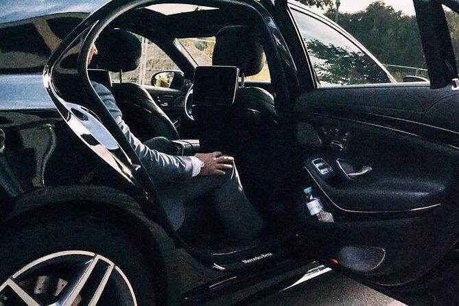 private-transfer-from-national-airport-dca-to-washington-in-business-car