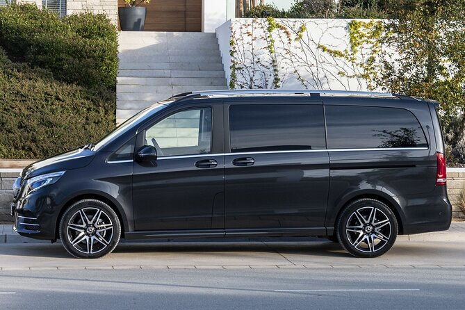 private-transfer-port-of-lyon-to-lyon-airport-lys-in-luxury-van