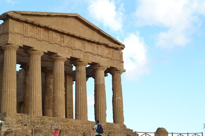 private-transportation-to-the-valley-of-the-temples-agrigento