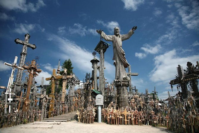 private-trip-from-vilnius-to-riga-hill-of-crosses-rundale-palace-bauska-castl