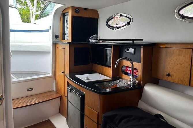 private-vip-party-on-a-yacht-with-drinks-and-snacks-in-punta-cana