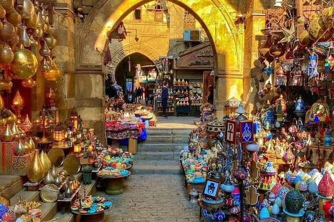 private-walking-tour-in-elmoez-street-khan-elkhalili-market
