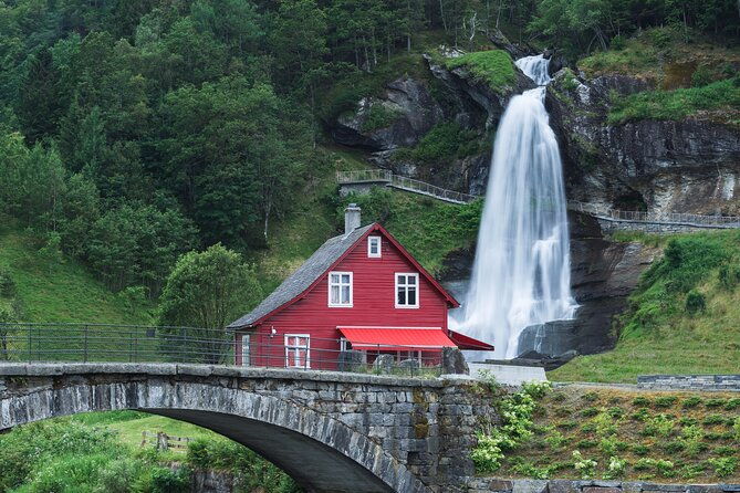 private-waterfalls-and-wonders-tour-in-norway