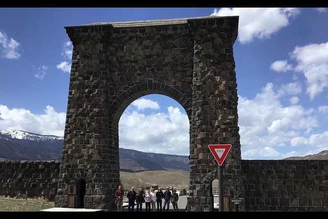 private-yellowstone-wildlife-and-photo-tours-upper-loop-cody-wy