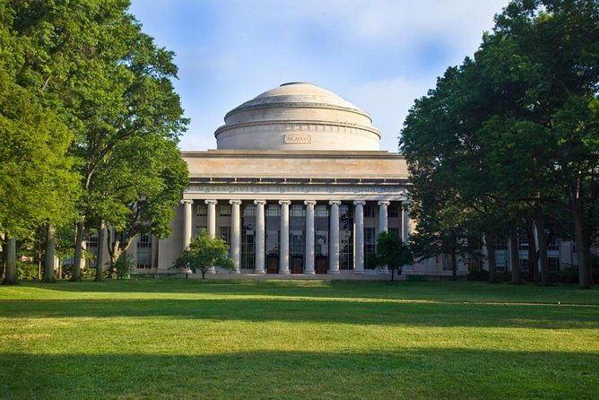 public-mit-campus-guided-walking-tour