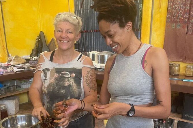 puerto-viejo-hands-on-chocolate-making-class-from-bean-to-bar-get-chocolatey