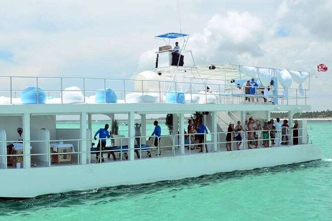 punta-cana-adults-only-excursion-to-the-only-floating-day-spa