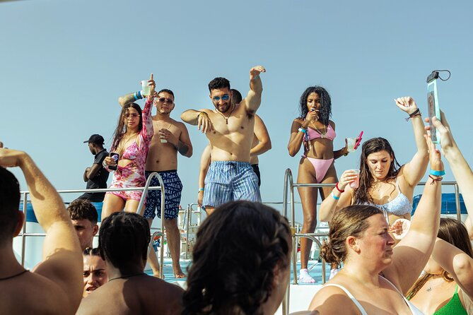 punta-cana-party-boat-and-open-bar-adults-only