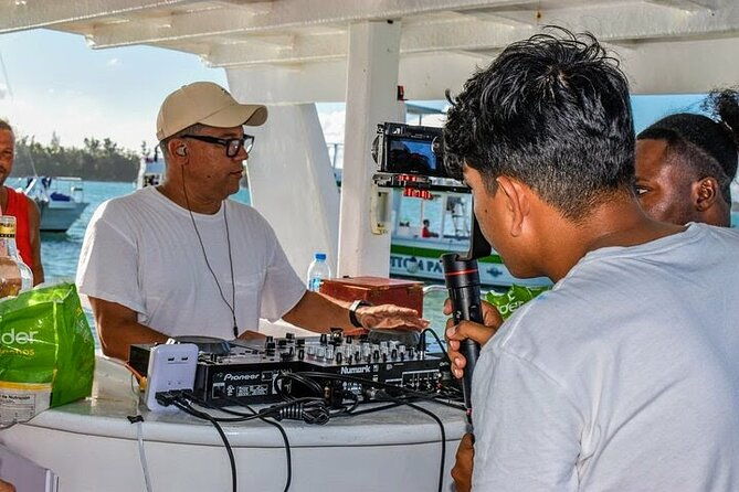 punta-cana-party-boat-snorkeling-diving-music-drink-open-bar