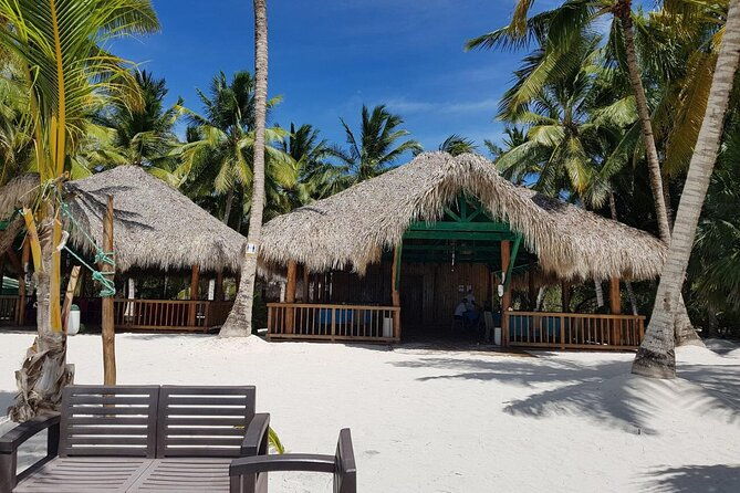punta-cana-saona-island-food-and-drink-catamaran-hotel-pickup