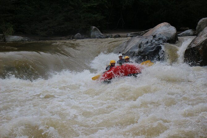 rafting-with-exciting-rapids-from-medellin