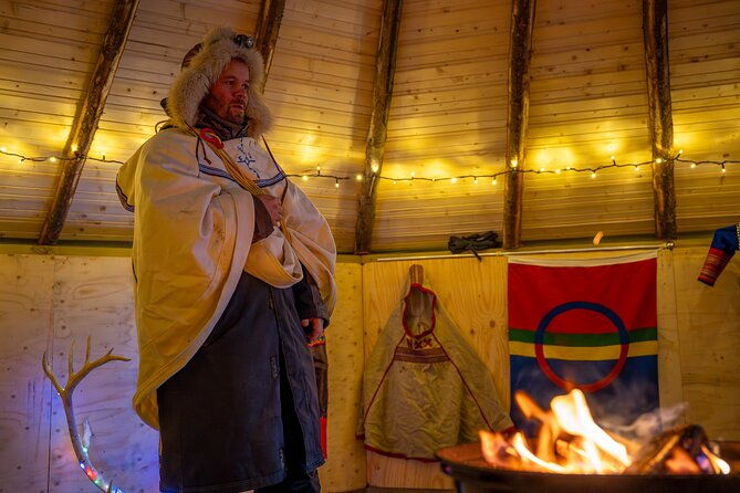 reindeer-feeding-and-sledding-sami-storytelling-night-tour